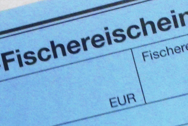 Ein blauer Fischereischein