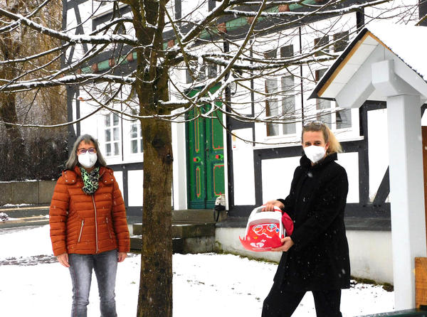 Neuer Defibrillator in Oberfischbach