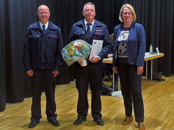 (Bild v.r.n.l.: Rainald Thiemann, Maik Rother, B�rgermeisterin Nicole Reschke)