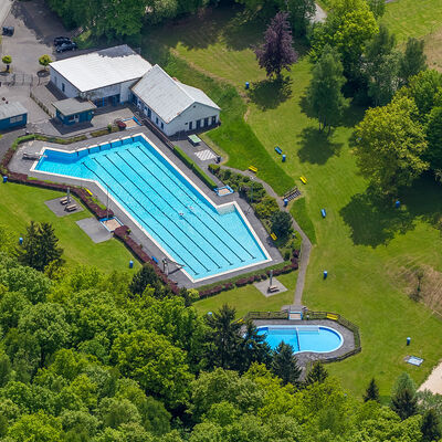 Warmwasserfreibad Freudenberg und Tennispl�tze, Luftbild von Freudenberg