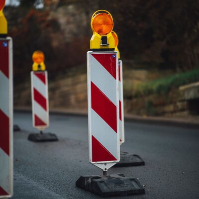 Baustellenschild - Foto von Markus Spiske auf Unsplash